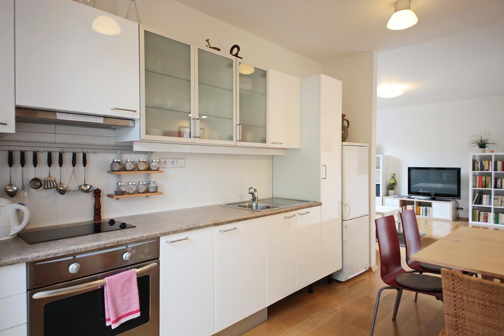 Apartment Kosatcova Prague Exterior photo